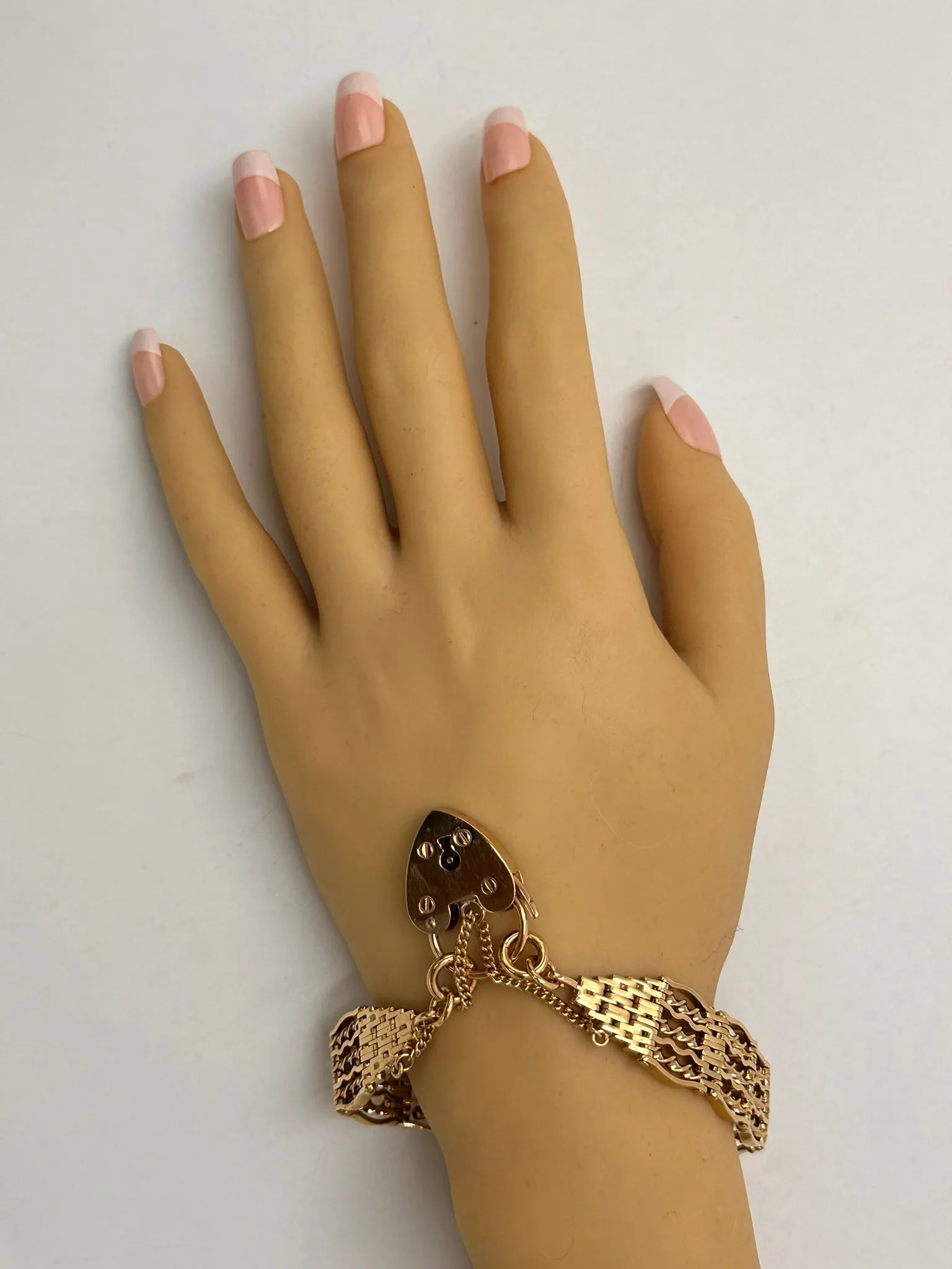 Exquisite 9ct Yellow Gold Bar Gate Bracelet with Heart Padlock for Valentine's