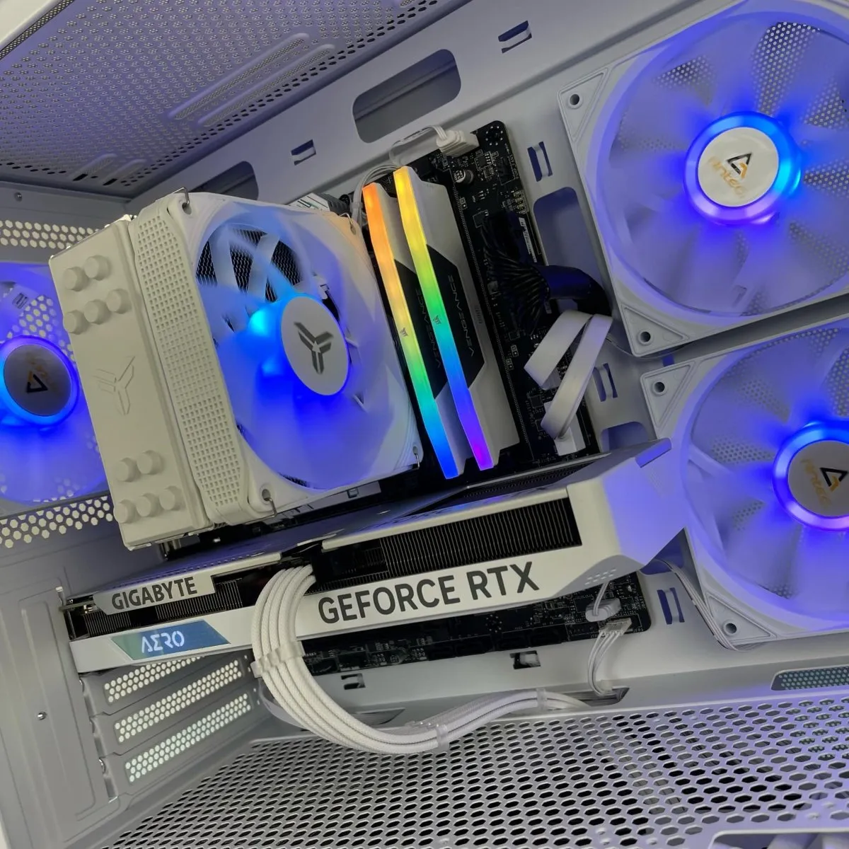 IGaming Core i5/i7 14600KF | RTX 4060-4070 Super | CX500 White