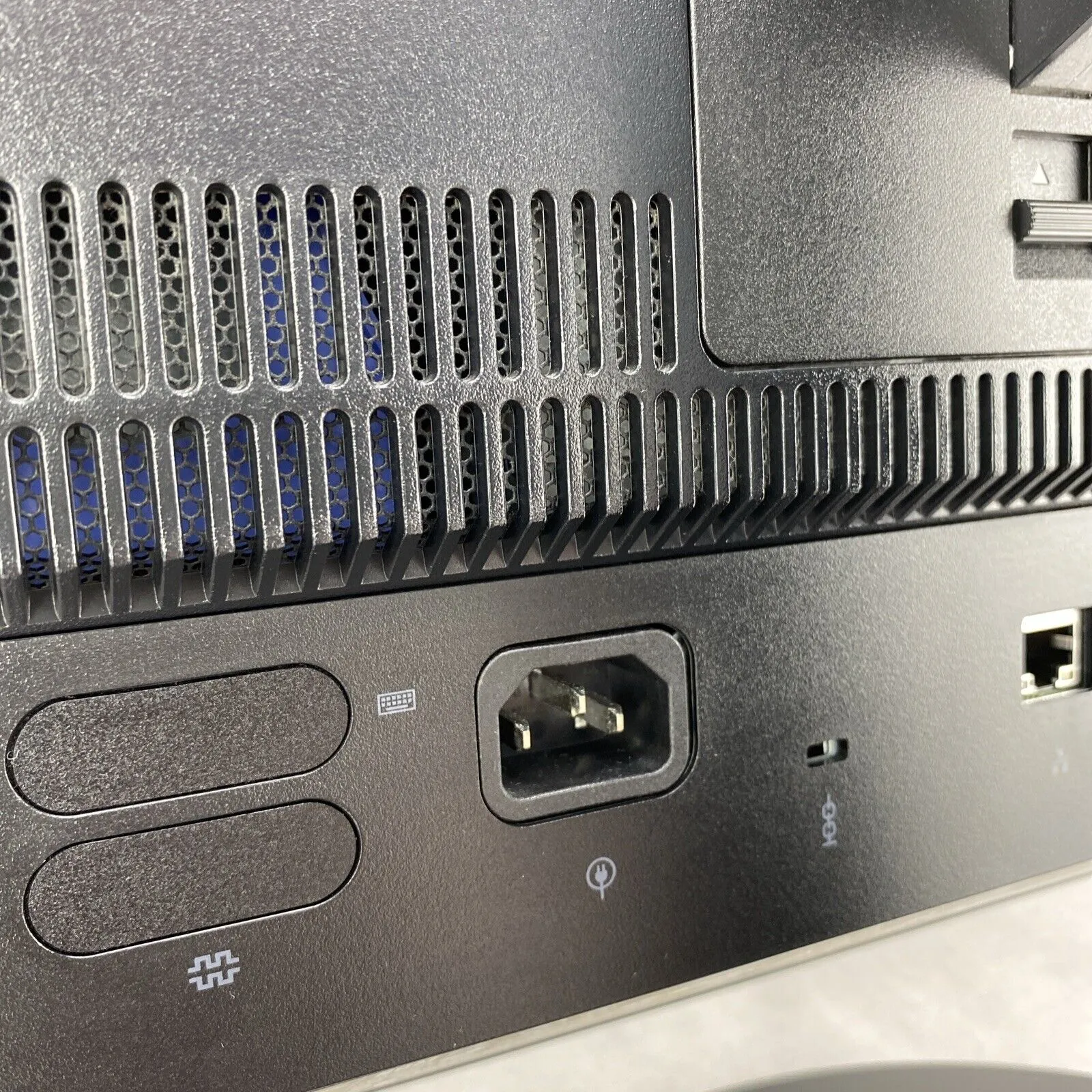Lenovo ThinkCentre M93z 23" AIO Intel Core i5-4590S 3.0GHz 8GB RAM No HDD OS