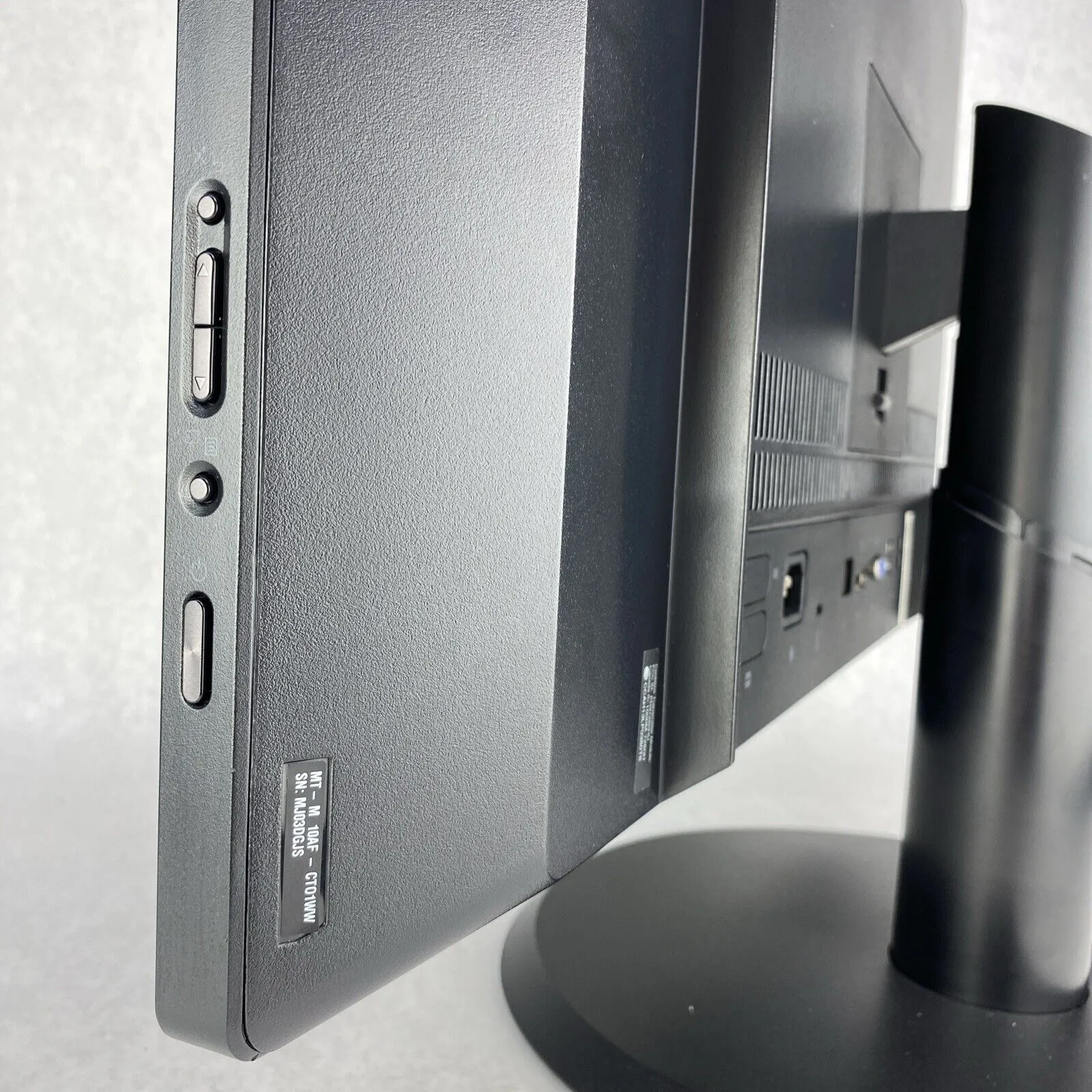 Lenovo ThinkCentre M93z 23" AIO Intel Core i5-4590S 3.0GHz 8GB RAM No HDD OS