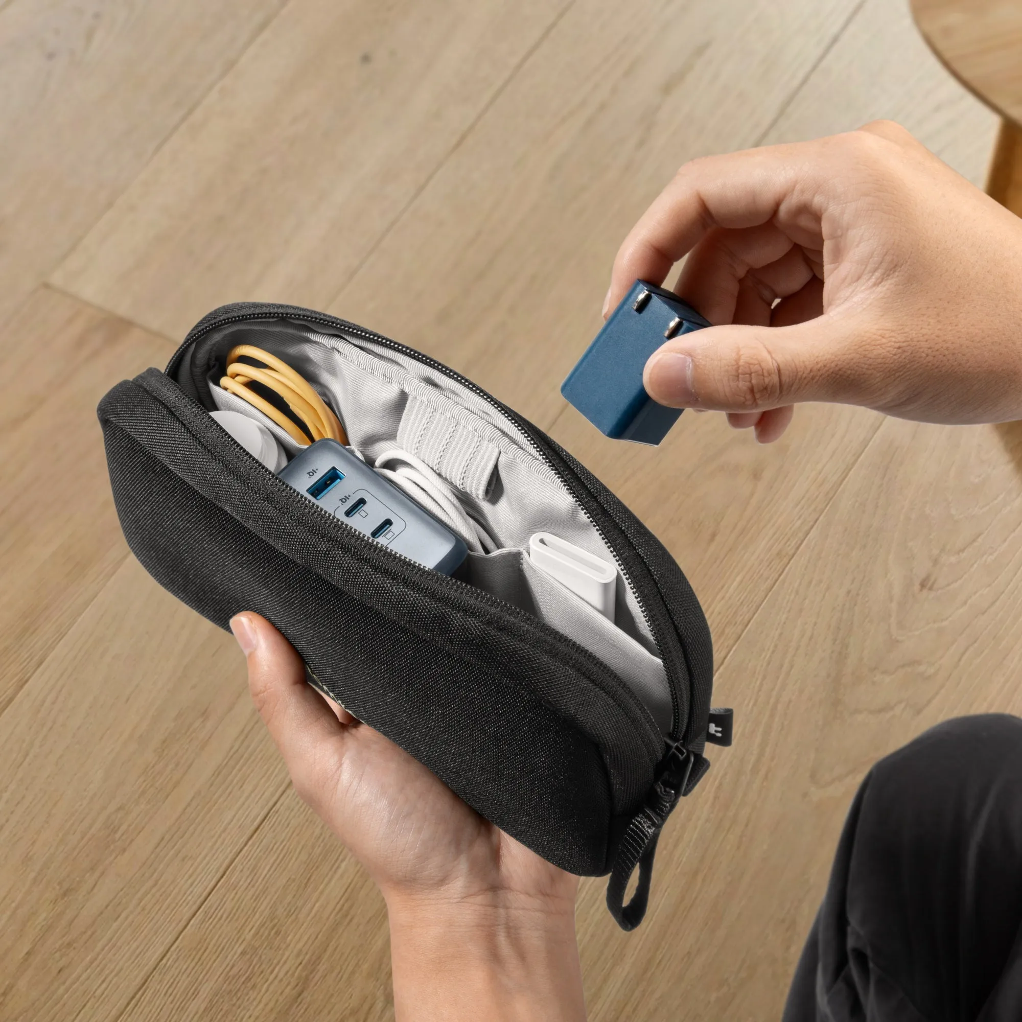 Light-T12 Electronic Accessory Pouch S