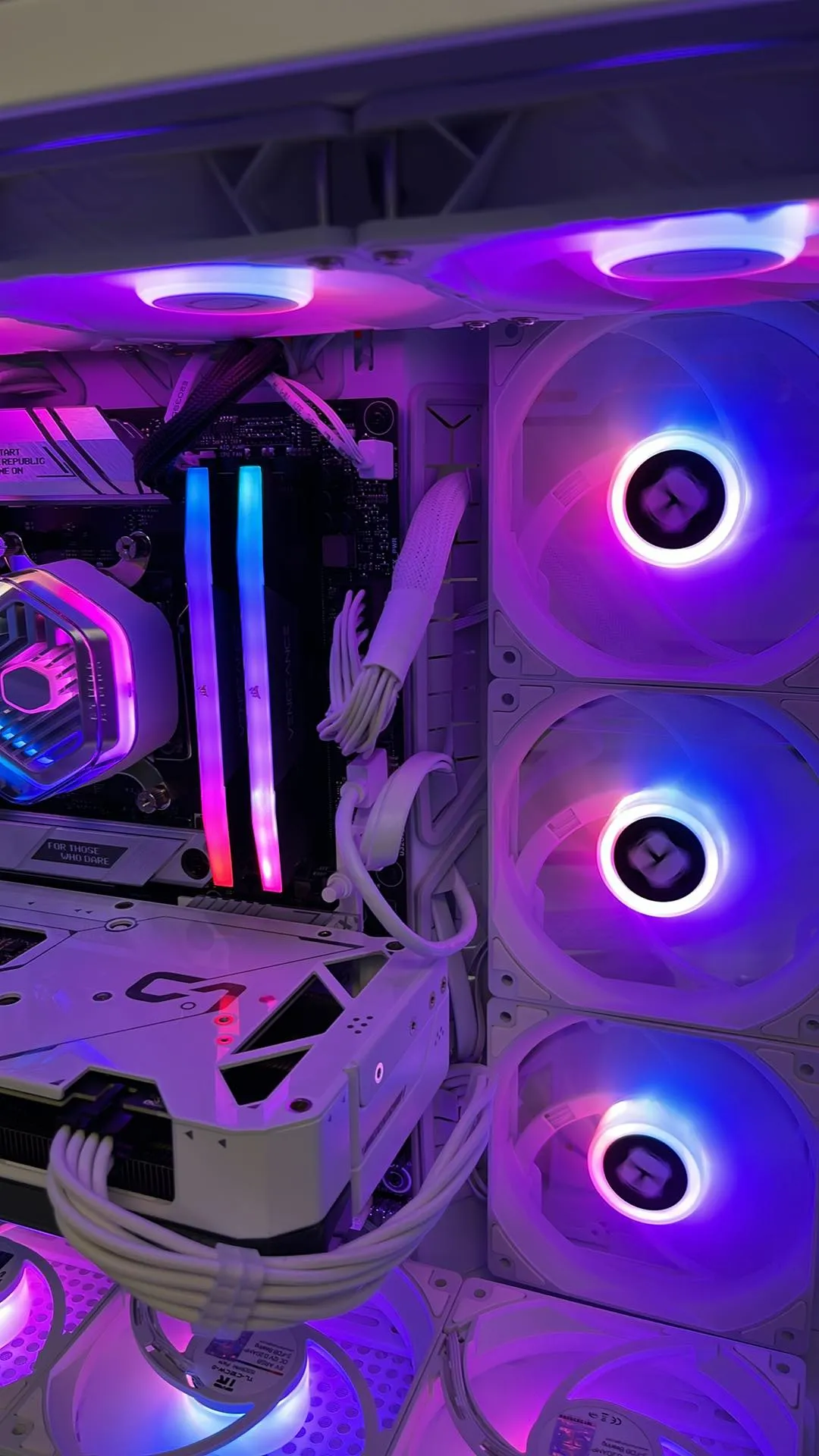 PC GAMING NEUF ASUS RTX 4070 12GB OC Ryzen 9 7900 32GB DDR5 6000Mhz SSD 4TB WiFi