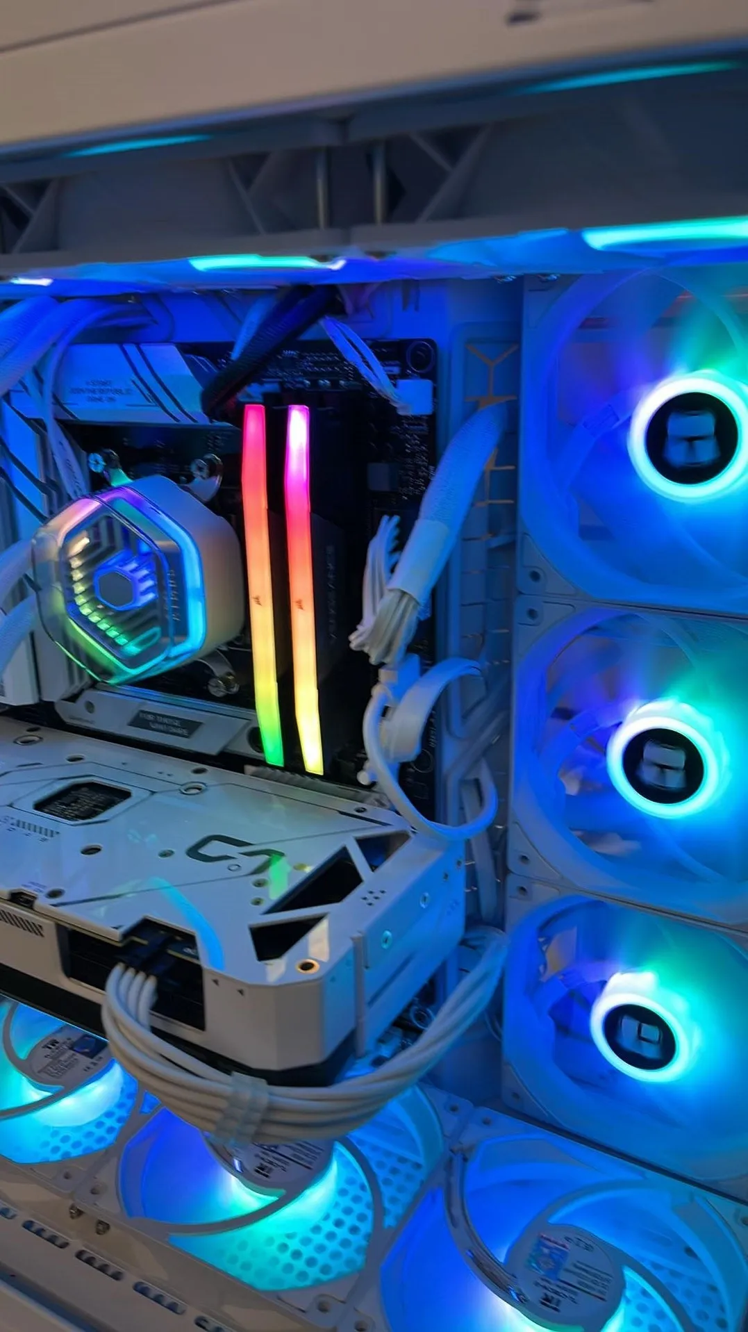 PC GAMING NEUF ASUS RTX 4070 12GB OC Ryzen 9 7900 32GB DDR5 6000Mhz SSD 4TB WiFi