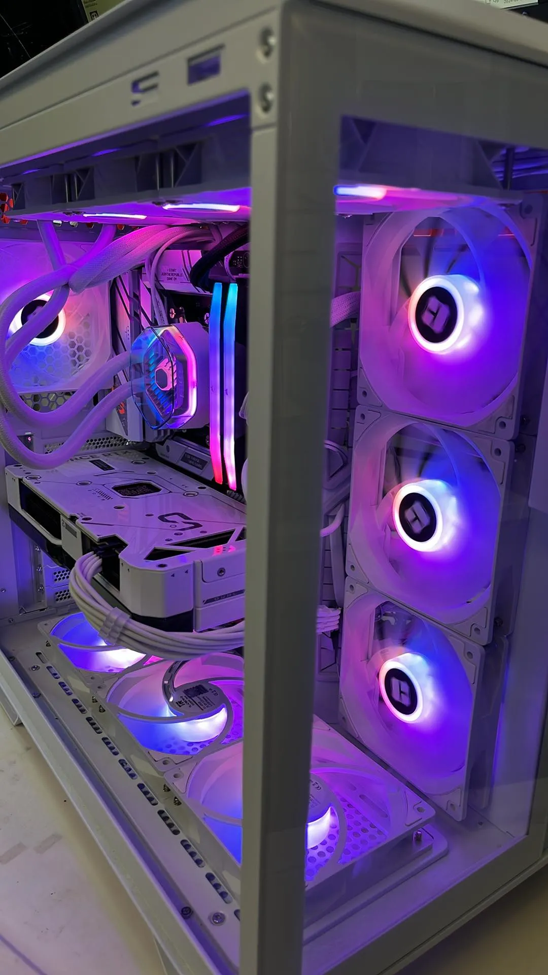 PC GAMING NEUF ASUS RTX 4070 12GB OC Ryzen 9 7900 32GB DDR5 6000Mhz SSD 4TB WiFi