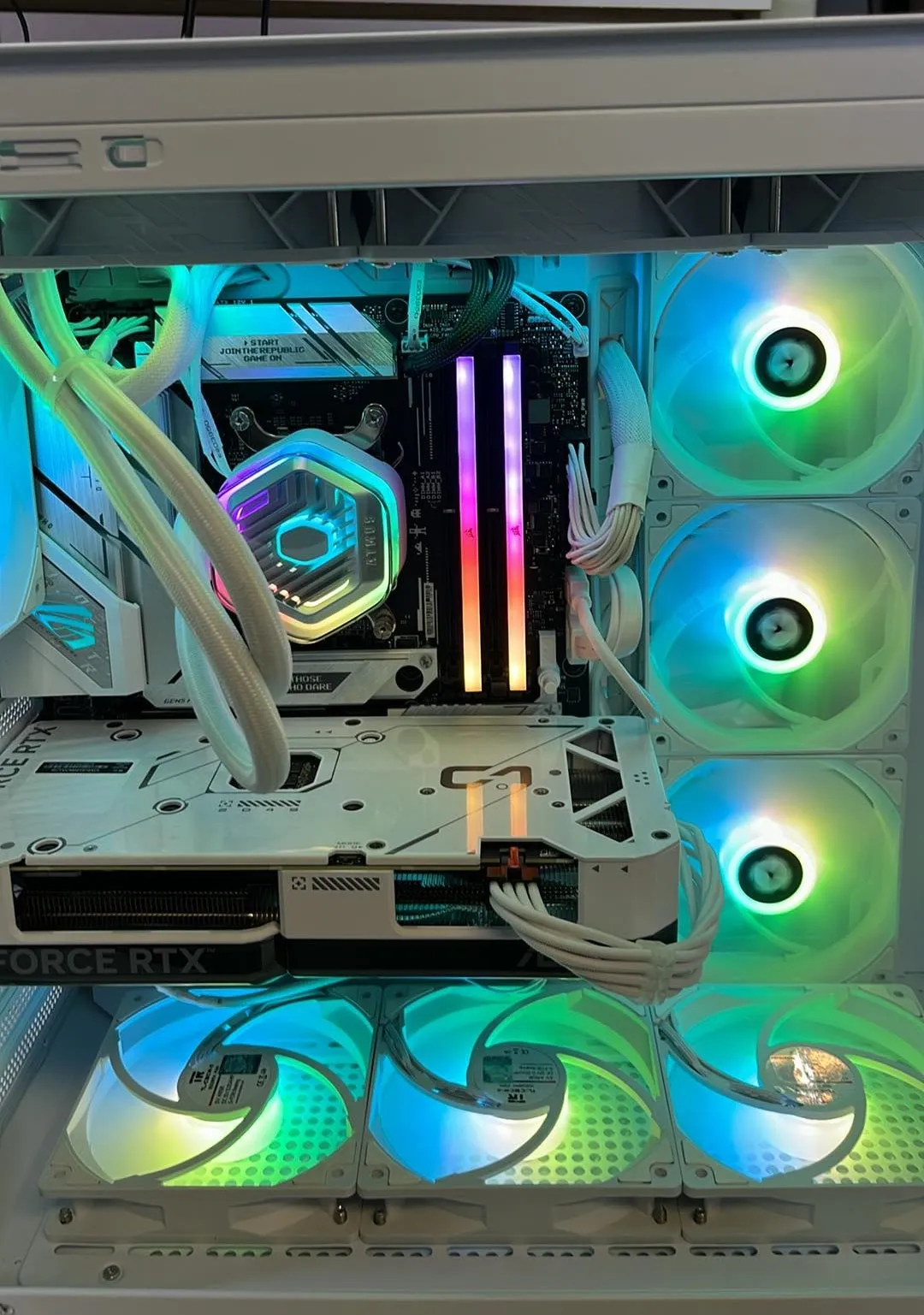 PC GAMING NEUF ASUS RTX 4070 12GB OC Ryzen 9 7900 32GB DDR5 6000Mhz SSD 4TB WiFi