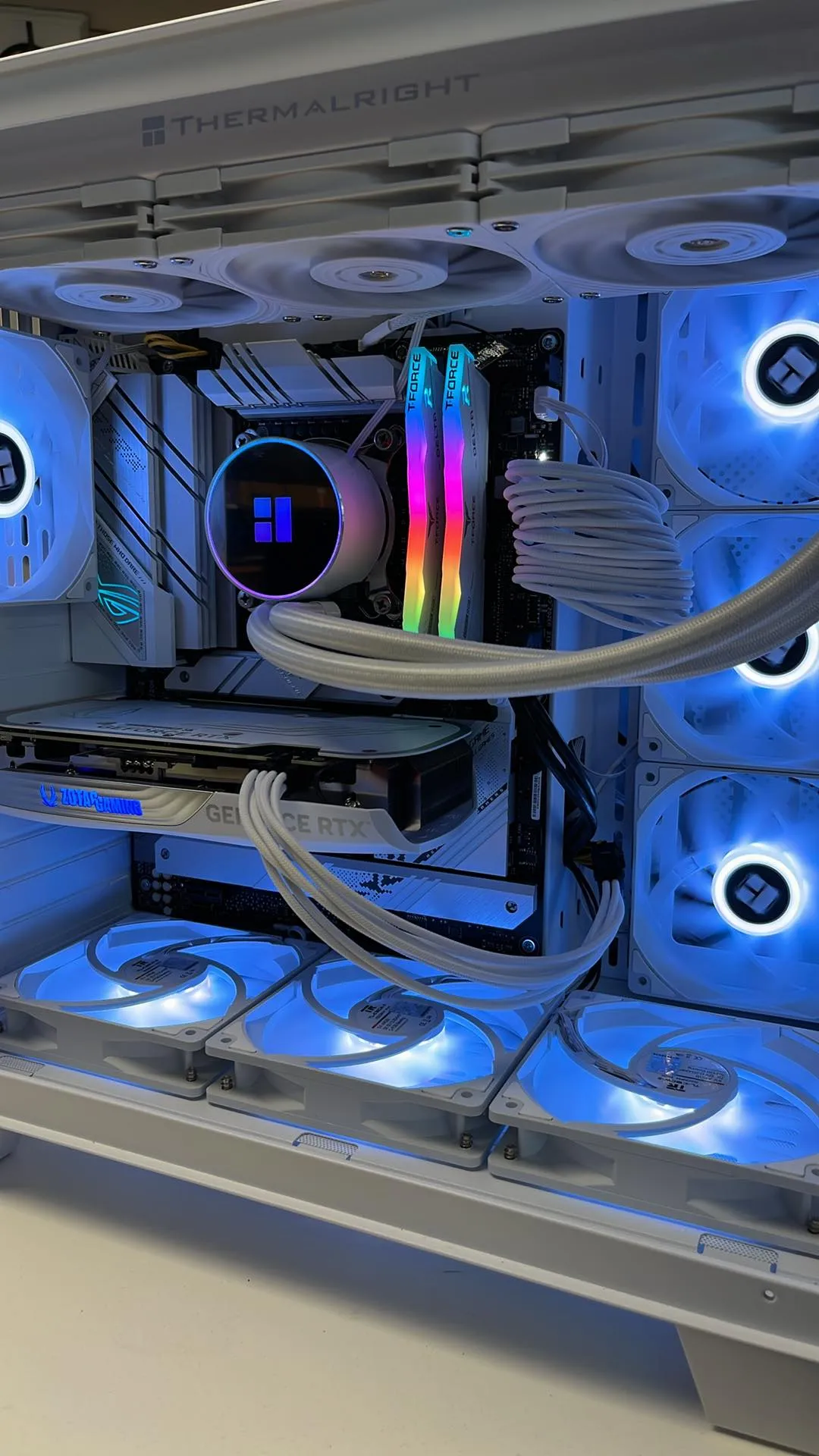 PC GAMING NEUF GeForce RTX4070 12GB i7-12700KF 32GB DDR5 RGB SSD 2TB