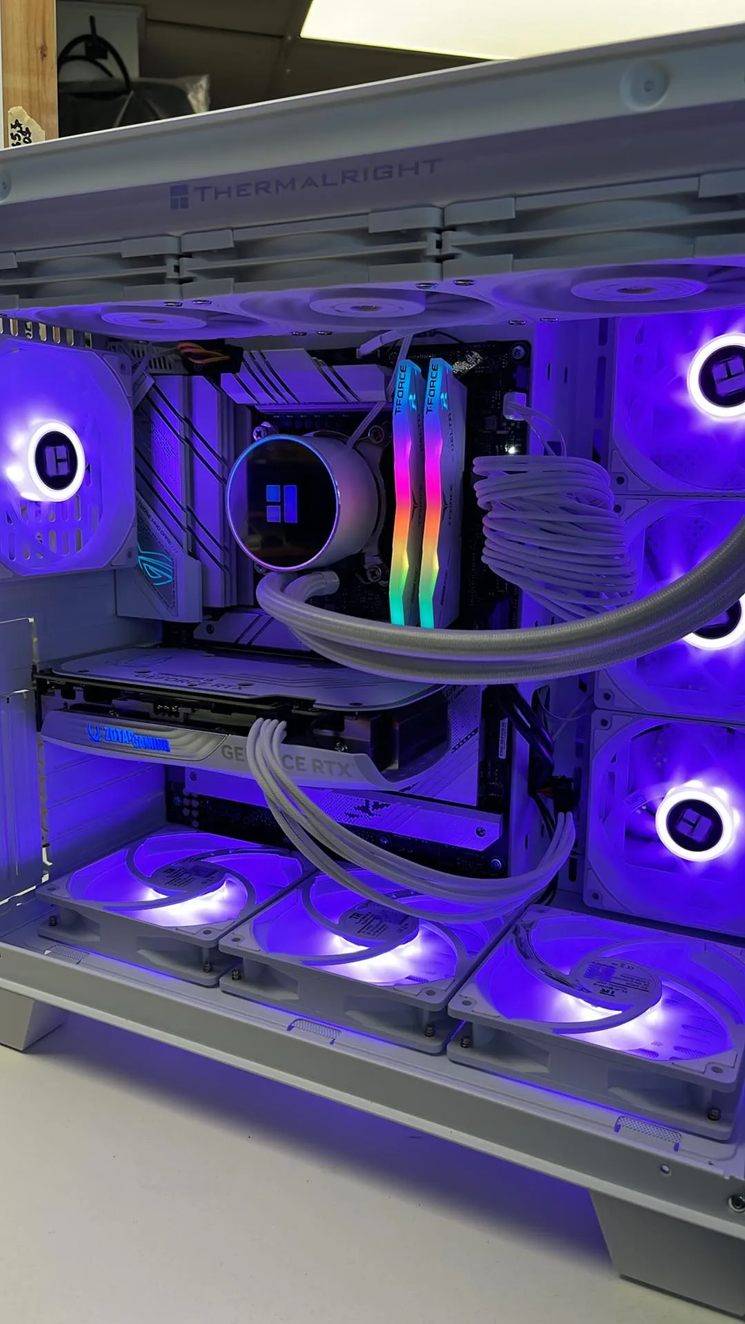 PC GAMING NEUF GeForce RTX4070 12GB i7-12700KF 32GB DDR5 RGB SSD 2TB