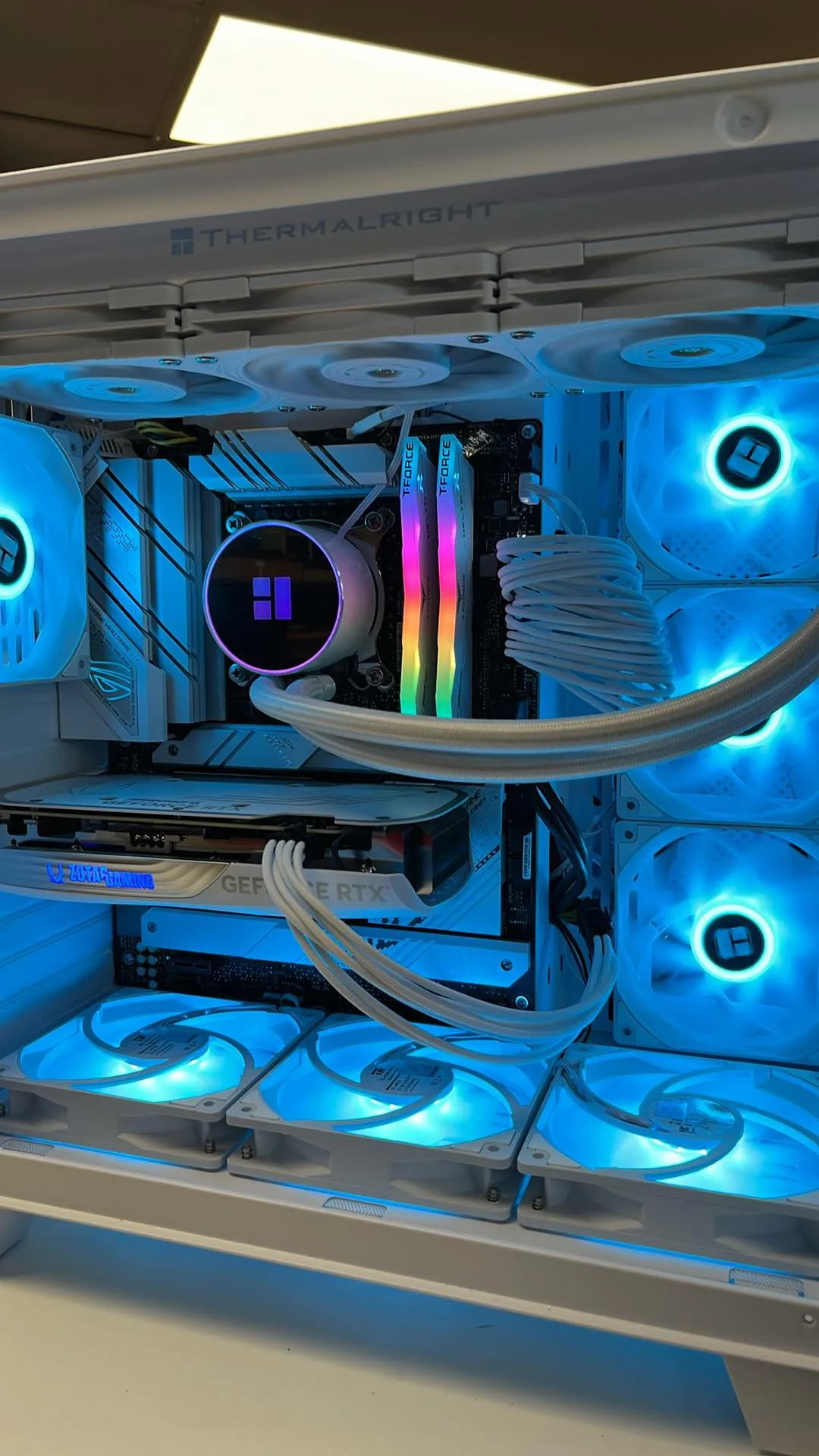 PC GAMING NEUF GeForce RTX4070 12GB i7-12700KF 32GB DDR5 RGB SSD 2TB