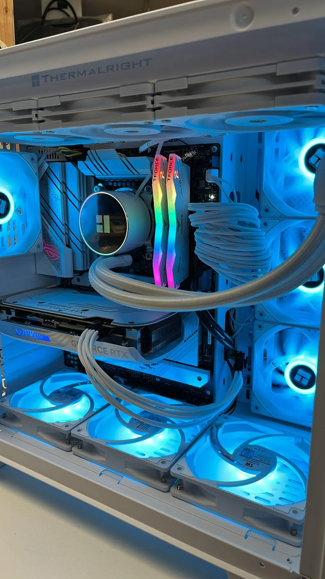 PC GAMING NEUF GeForce RTX4070 12GB i7-12700KF 32GB DDR5 RGB SSD 2TB
